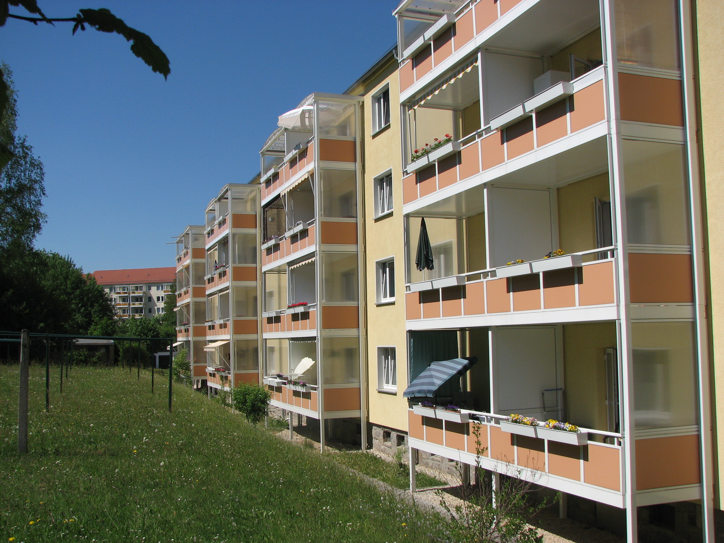 Schön gelegenes mehrstöckiges, gut saniertes, Wohnhaus der Wohnungsgesllschaft mit Wohnungen zu reellen Mieten an der Ringstraße in Lichtenstein